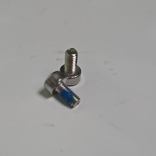 PERNO DE FIJACIÓN BRAZO CHASIS